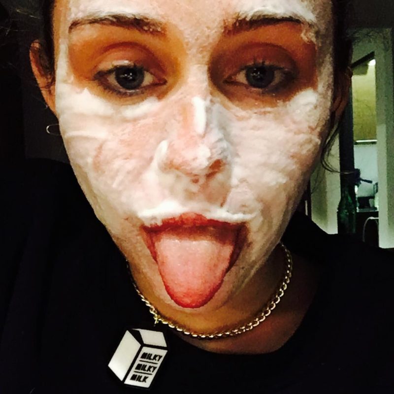 Miley ima jako problematičnu kožu, pa zato često pravi maske za lice 