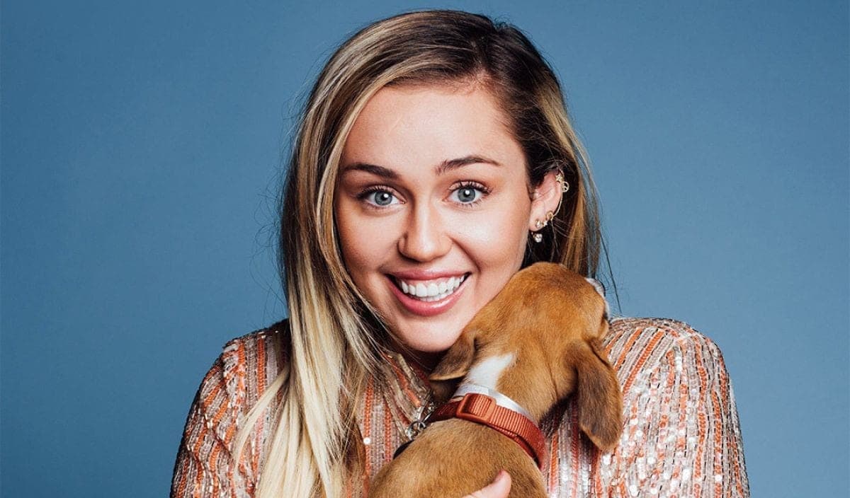 Miley Cyrus fotografijom podstakla glasine da je trudna