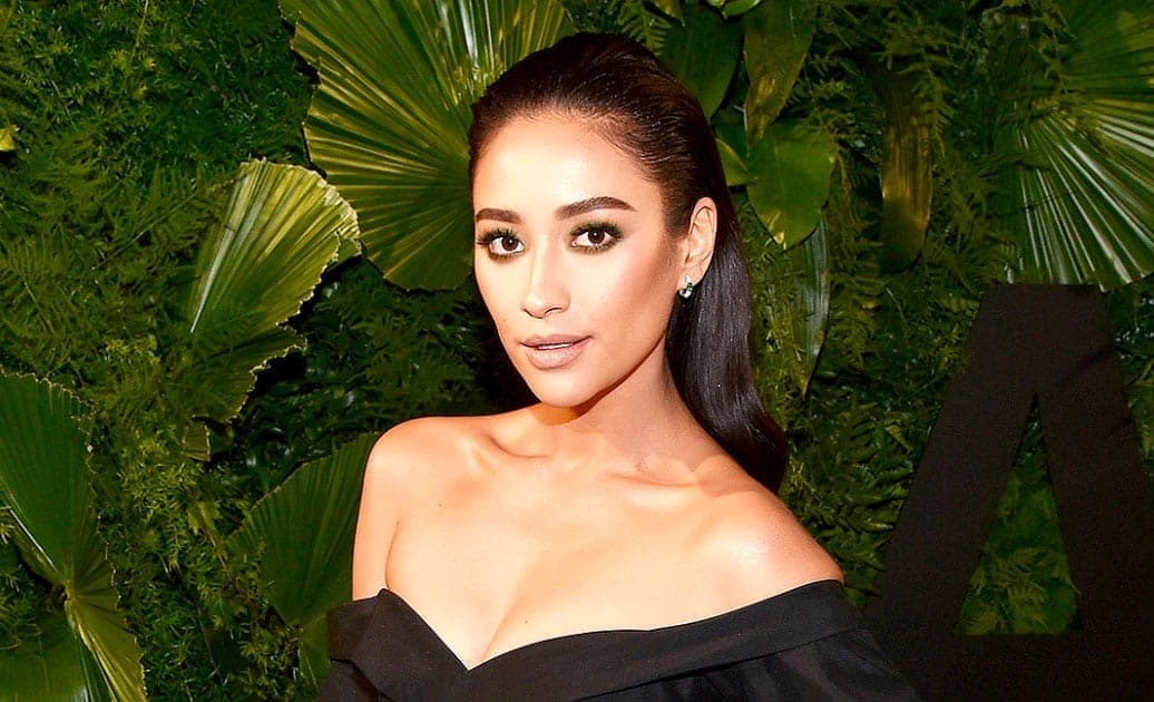 Shay Mitchell optužili da nije u Japanu: kači kradene fotke na Instagram?!