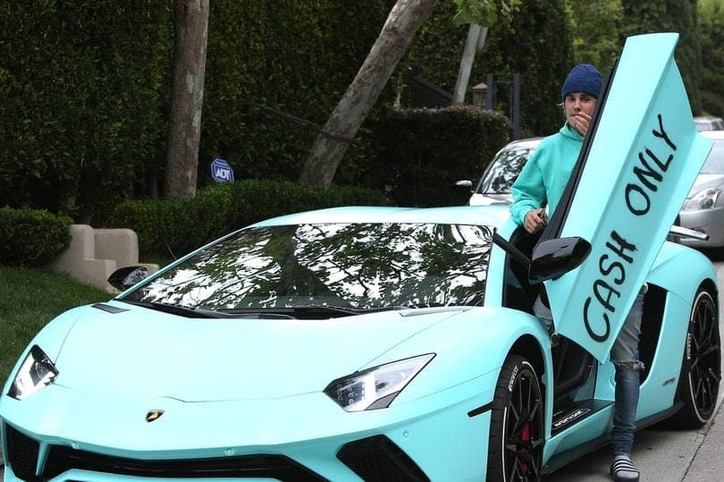 Justin Bieber uskladio Lamborghini sa modnom kombinacijom