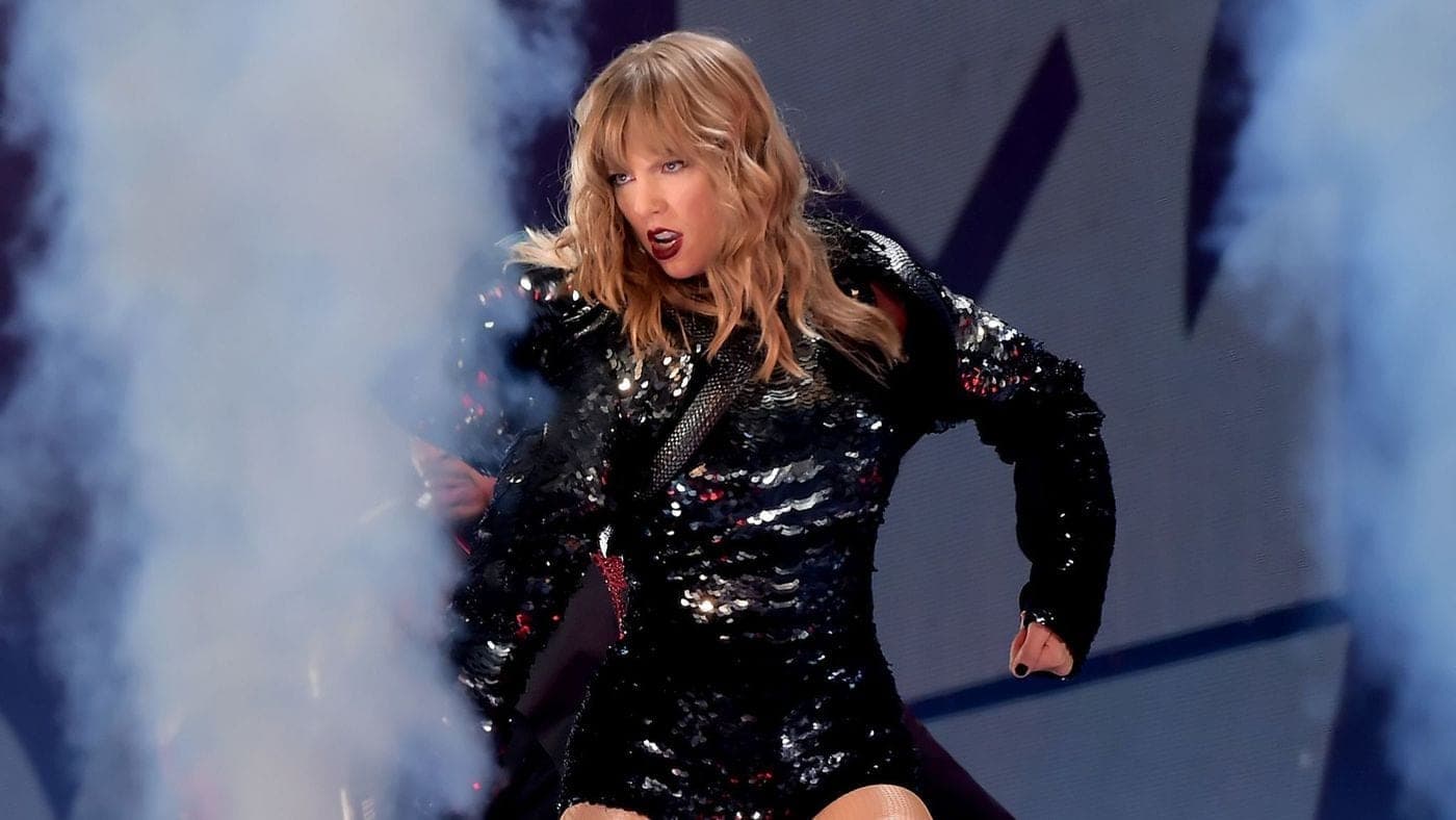 Taylor Swift pala na bini tokom nastupa (VIDEO)