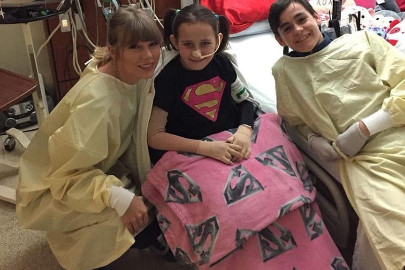 Taylor Swift posetila obožavateljku u bolnici