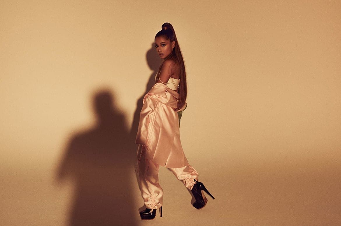 Ariana proglašena ženom godine, ređaju se uvrede zbog njenih fotografija