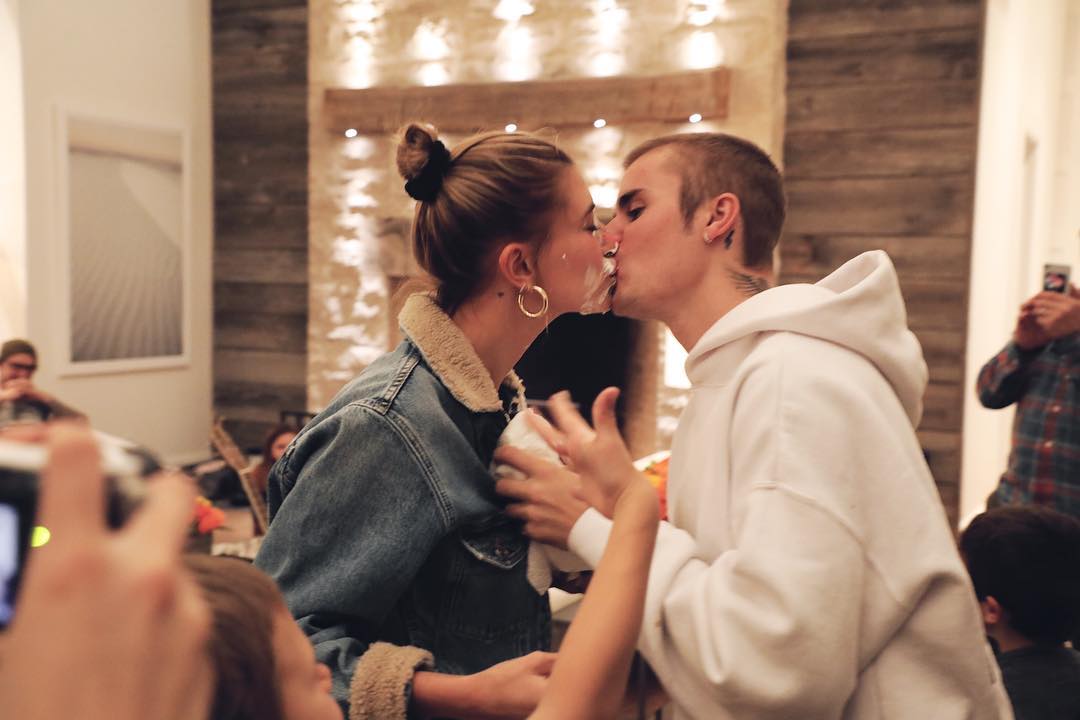 Zavirite unutar intimne rođendanske proslave Hailey Baldwin