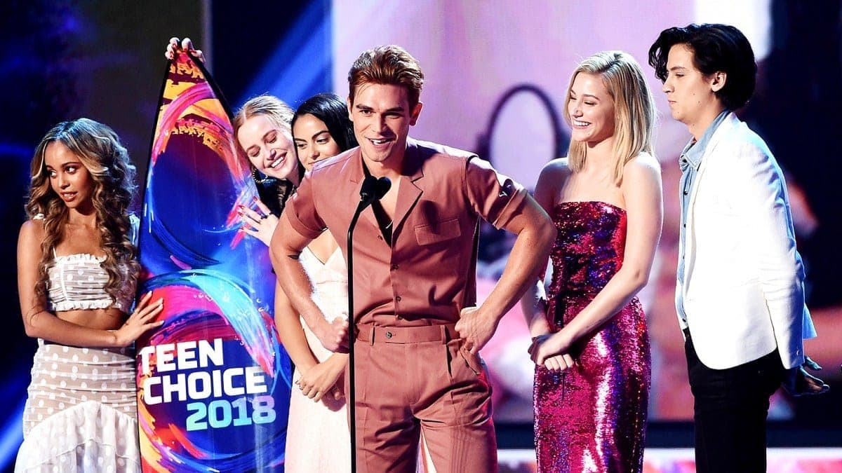 Dominacija ‘Riverdala’, 5SOS i Camile: Pogledajte listu dobitnika Teen Choice Awardsa