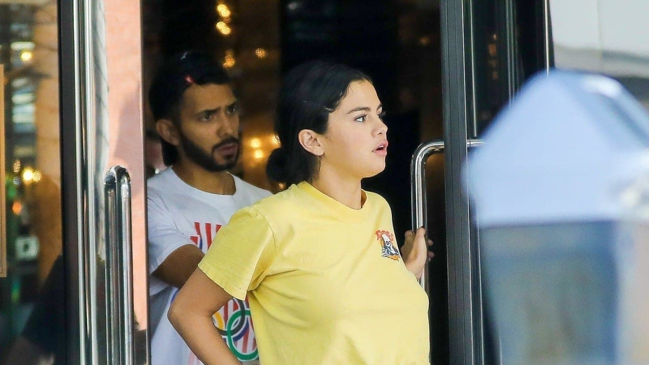 Selena Gomez viđena sa nepoznatim muškarcem
