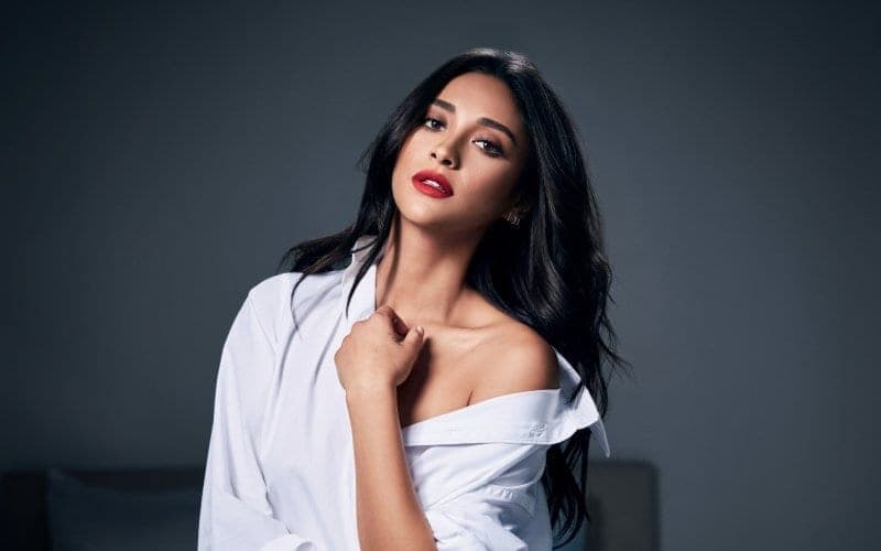 Shay Mitchel priznala grešku sa fejk reklamom i iskupila se novim videom