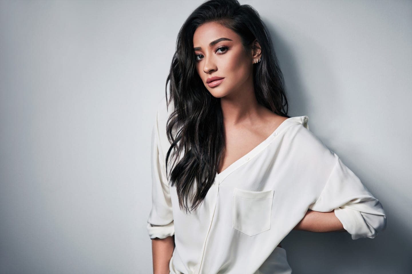 Ceo svet se smeje Shay Mitchell zbog fejk reklame